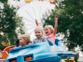 Les enfants profitent du festival du maïs et de la pomme
