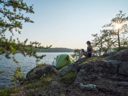 Camping sur le rivage du parc provincial de Nopiming