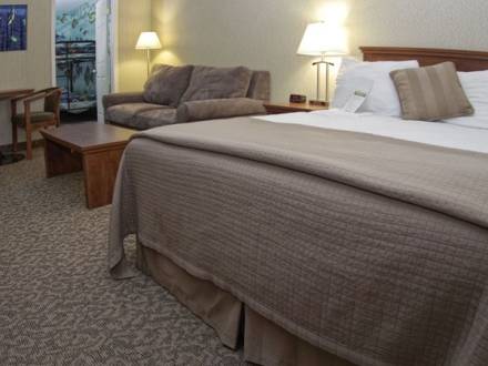 Royal Oak Inn & Suites