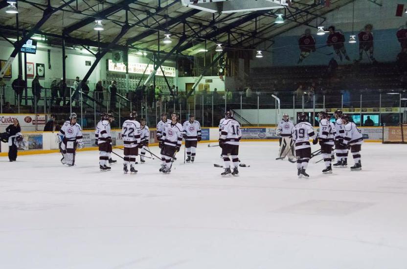 Une équipe de hockey sur glace s'échauffe avant un match.