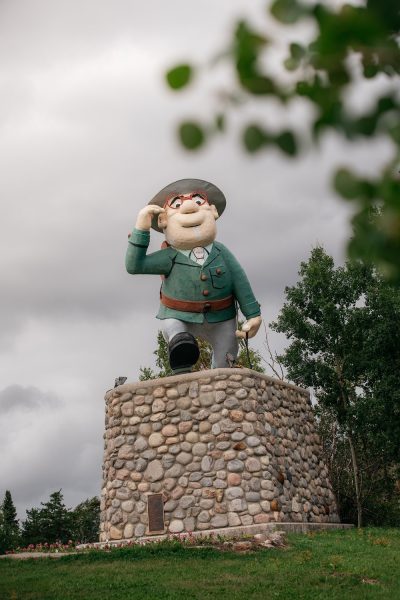 Flinatabbetey Flonatin attraction routière statue à Flin Flon