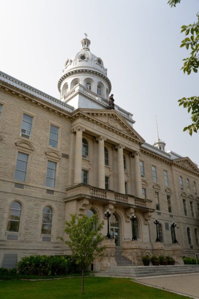 Vue de l'extérieur néoclassique de l'Université de St-Boniface.